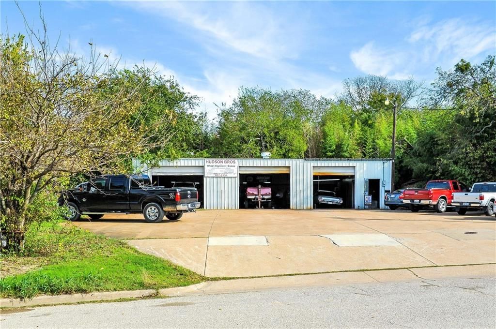 410 W Madison St, Waxahachie, TX 75165